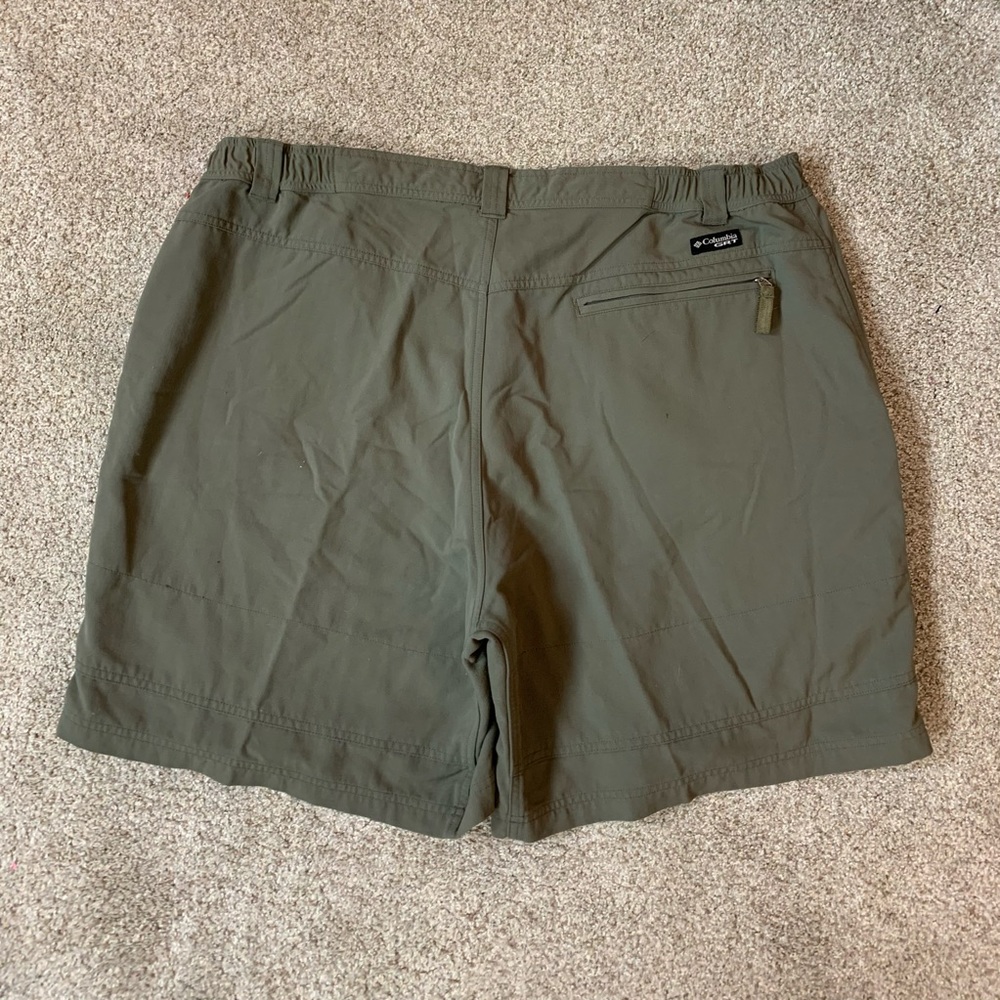 COLUMBIA Olive Green CLIMBING Hiking CARGO SHORTS - Picture 2 of 4